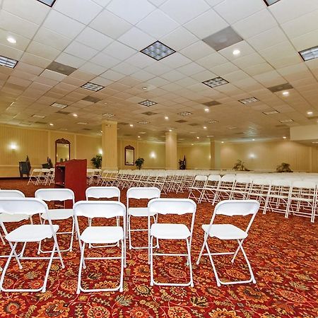 Quality Inn And Suites Conference Center Richmond Bagian luar foto