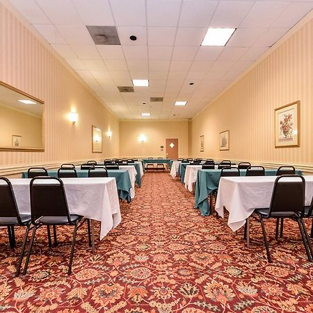 Quality Inn And Suites Conference Center Richmond Bagian luar foto