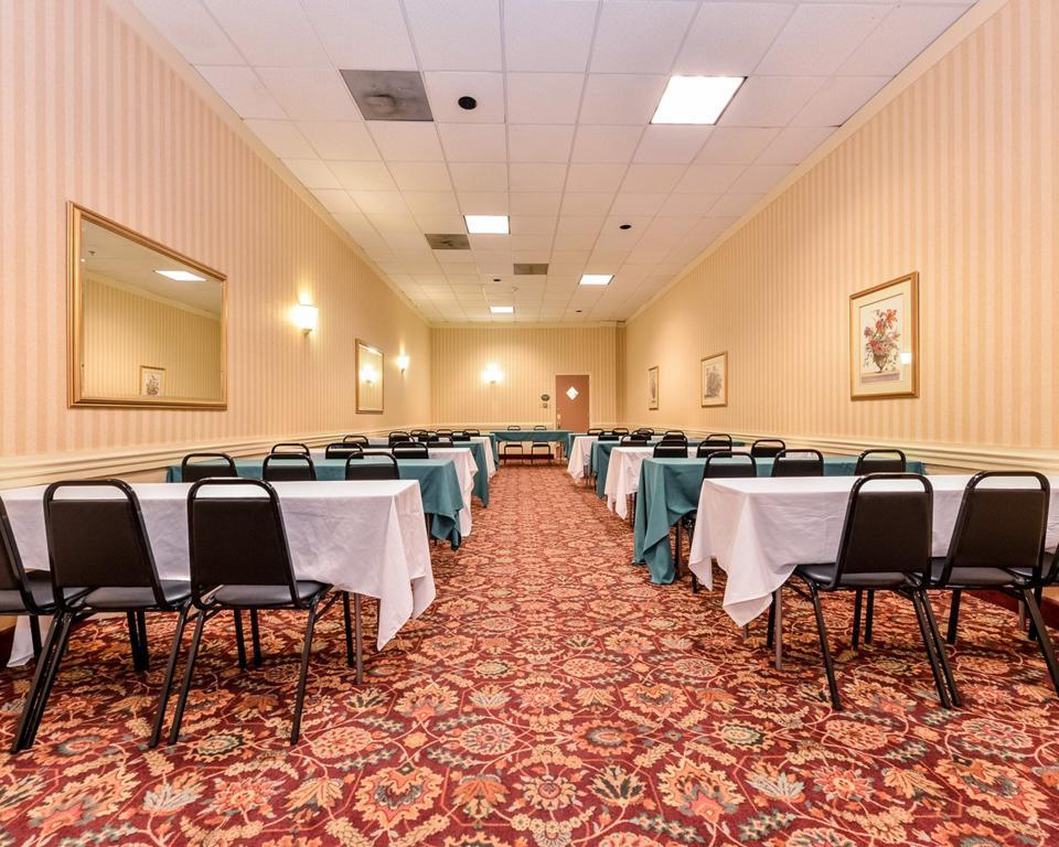 Quality Inn And Suites Conference Center Richmond Bagian luar foto