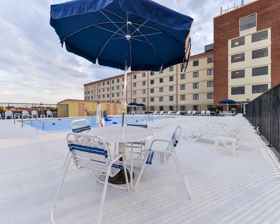 Quality Inn And Suites Conference Center Richmond Bagian luar foto