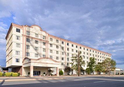 Quality Inn And Suites Conference Center Richmond Bagian luar foto