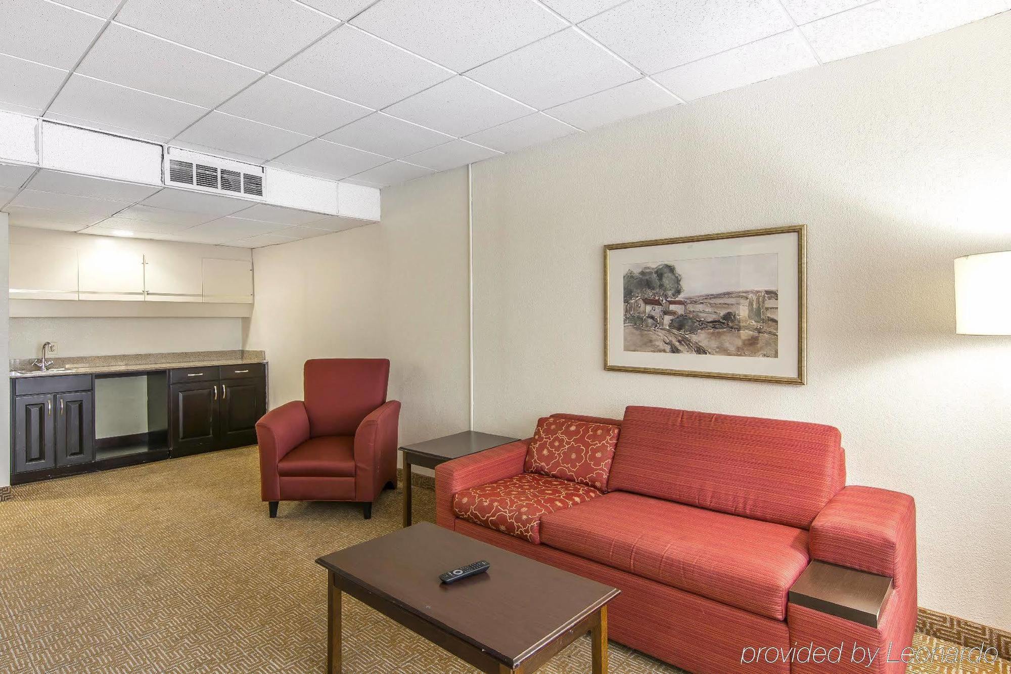 Quality Inn And Suites Conference Center Richmond Bagian luar foto