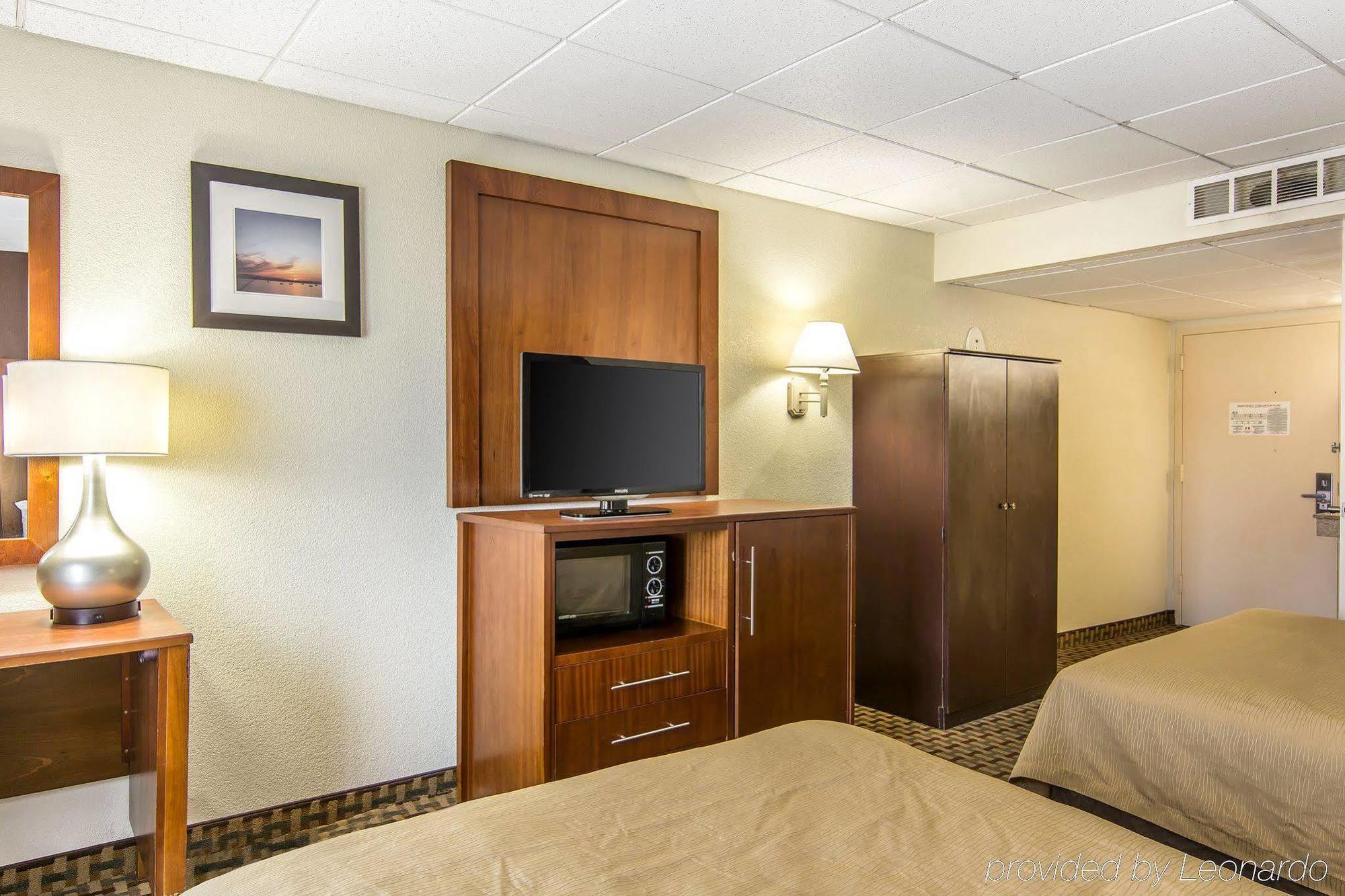 Quality Inn And Suites Conference Center Richmond Bagian luar foto