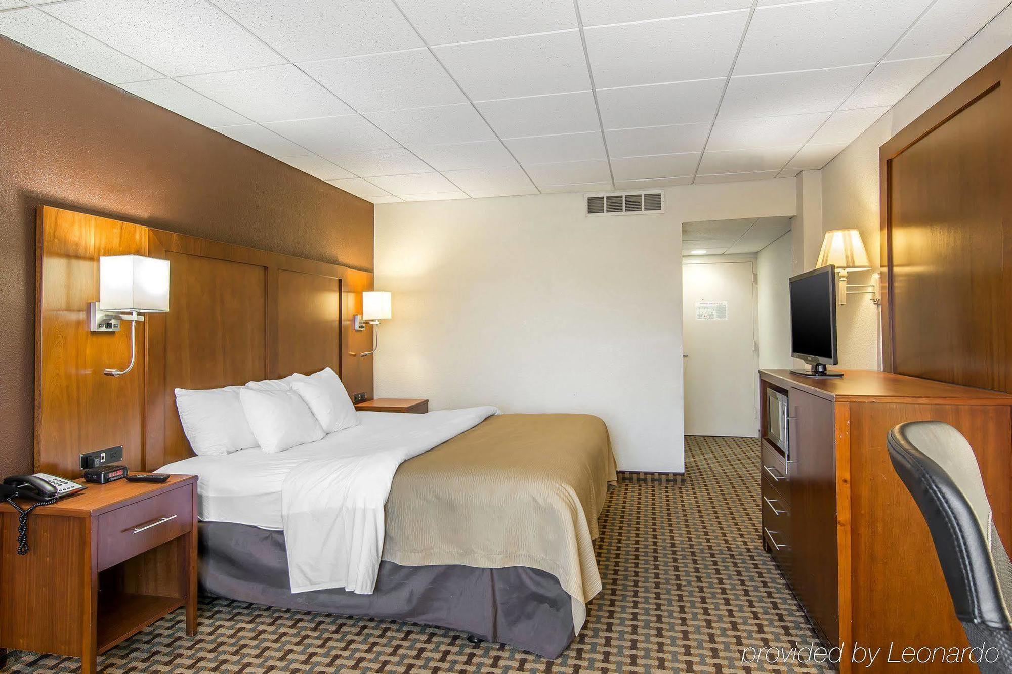 Quality Inn And Suites Conference Center Richmond Bagian luar foto