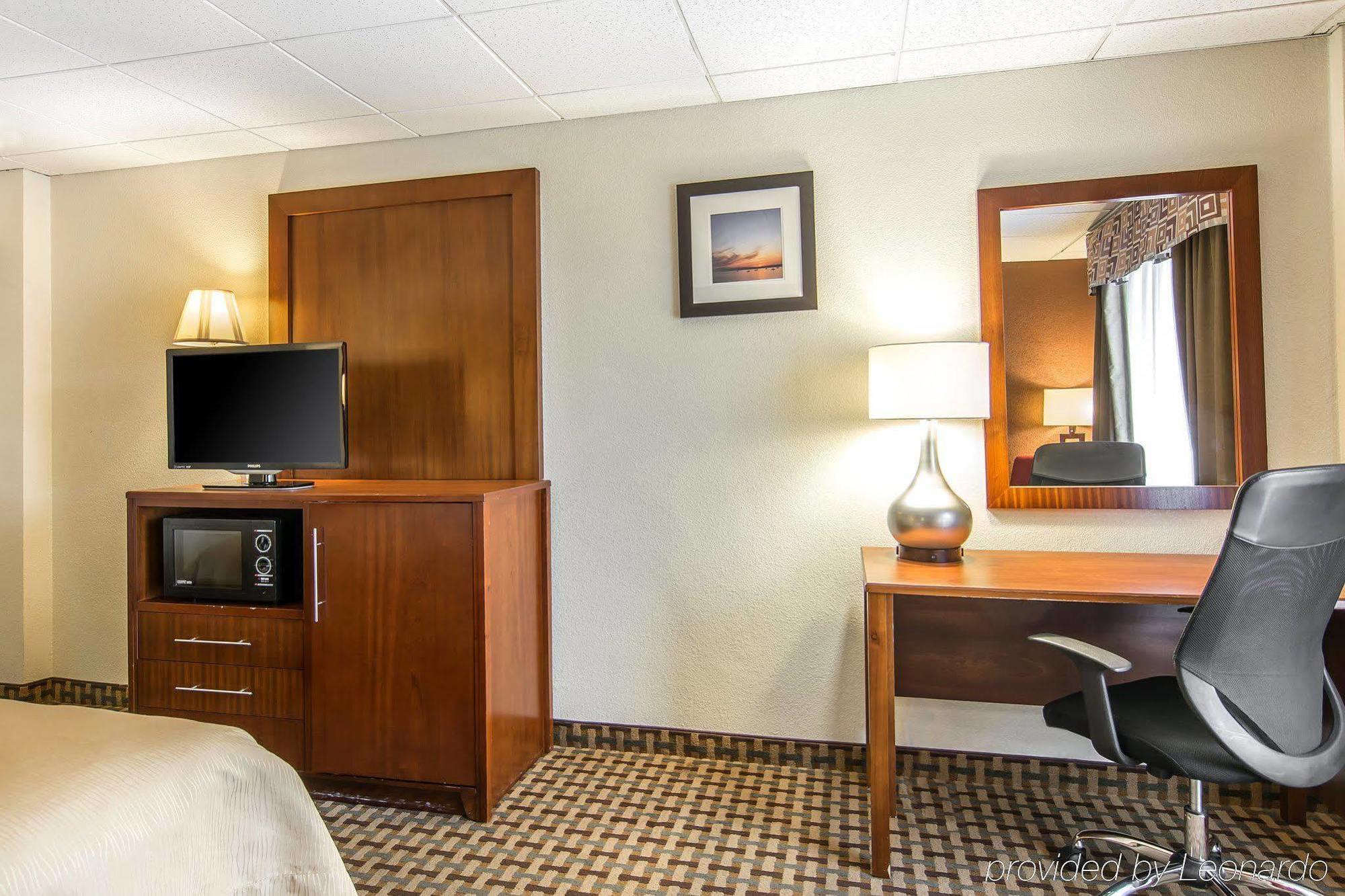 Quality Inn And Suites Conference Center Richmond Bagian luar foto